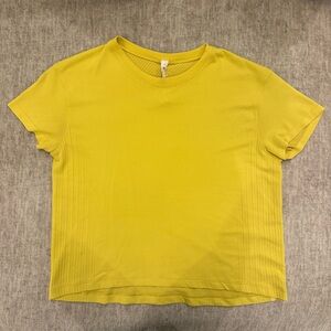 Lululemon Athletica Yellow Short Sleeve Tee